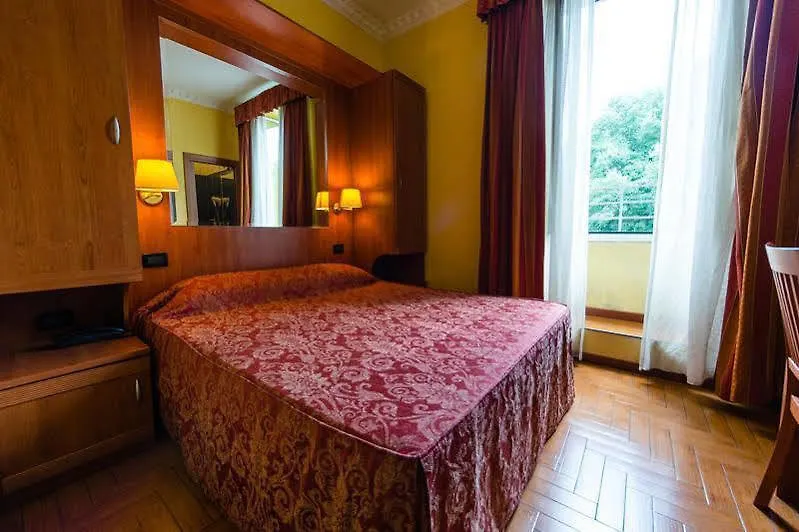 Hotel Lella Rome 2*,